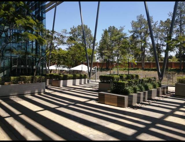 BUSINESS PROPERTY TO RENT IN WOODMEAD